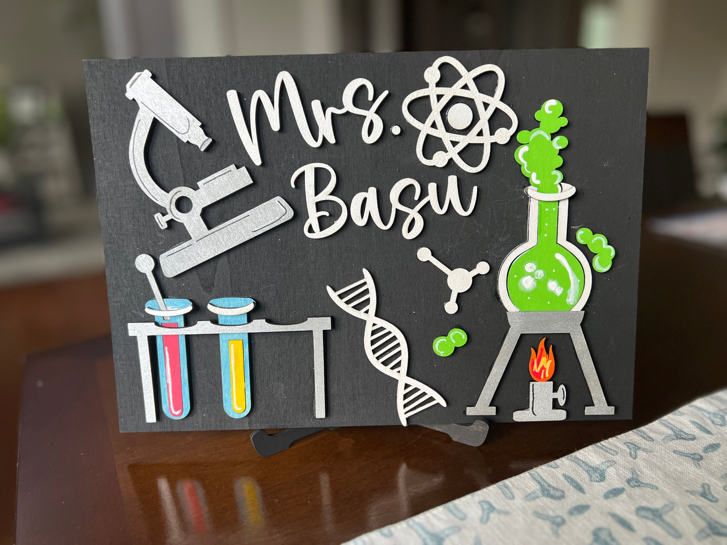 Science Lab Shelf Sitter